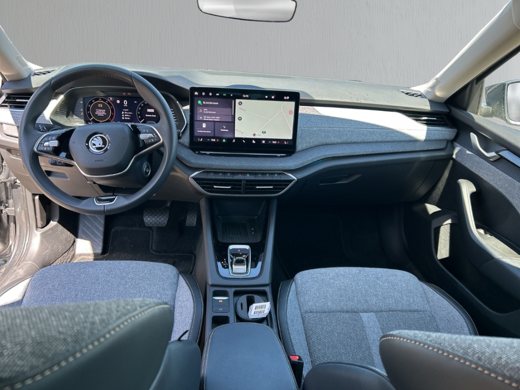 Fahrzeugabbildung SKODA Octavia 2.0 TDI Selection PDCv+h SHZ Temp LED Color