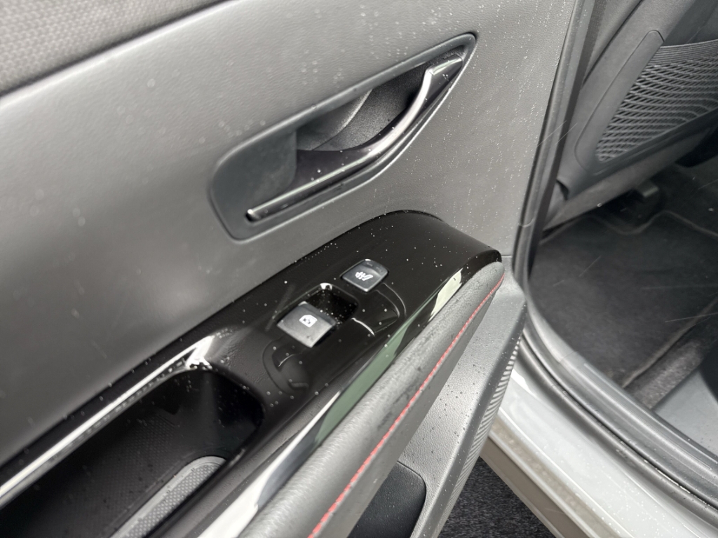 Fahrzeugabbildung Hyundai TUCSON Hybrid 1.6 2WD AT N-LINE Panorama Sitz-Paket Navi Digitales Cockpit