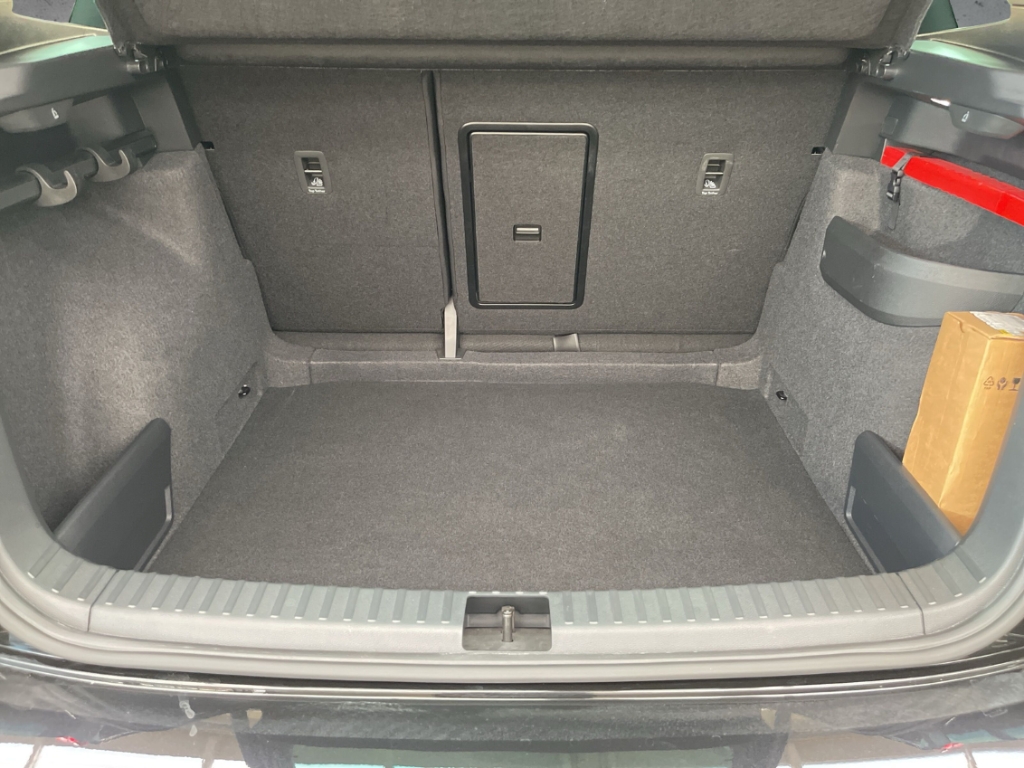 Fahrzeugabbildung SKODA Karoq 1.5 TSI DSG Sportline AHK Matrix beh. WSS