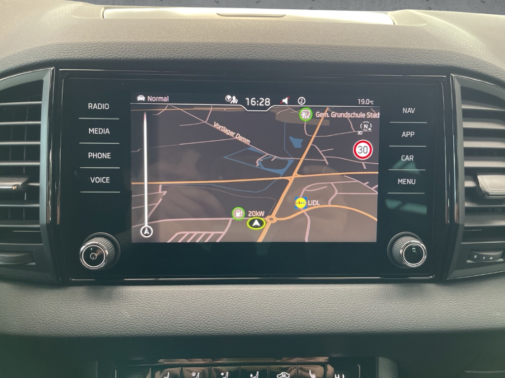 Fahrzeugabbildung SKODA Karoq 1.5 TSI DSG Sportline AHK Matrix beh. WSS