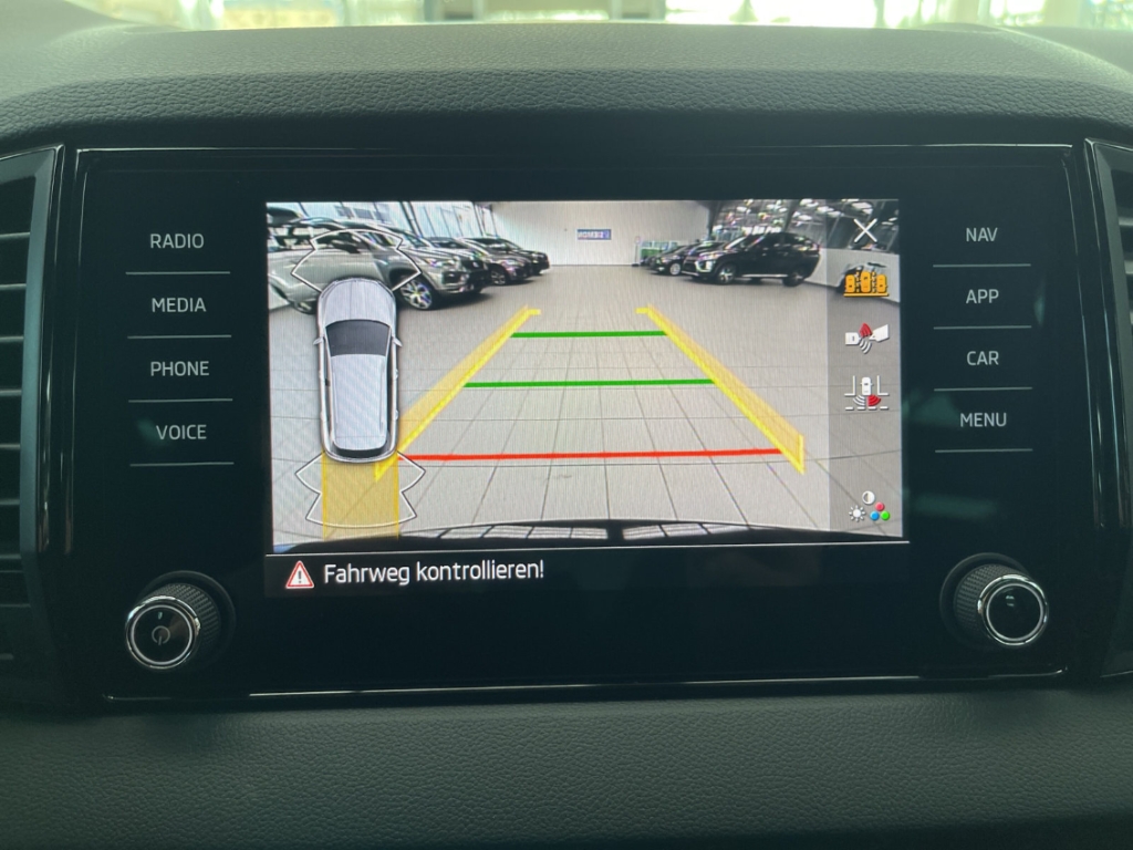 Fahrzeugabbildung SKODA Karoq 1.5 TSI DSG Sportline AHK Matrix beh. WSS