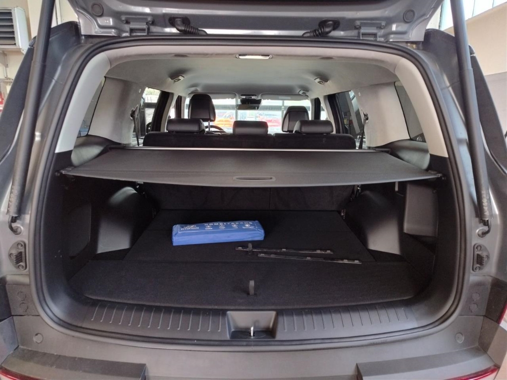 Fahrzeugabbildung Hyundai SANTA FE HEV MY25 1.6 AT 2WD Prime Smart Sense+ Navi Digitales Cockpit Soundsystem