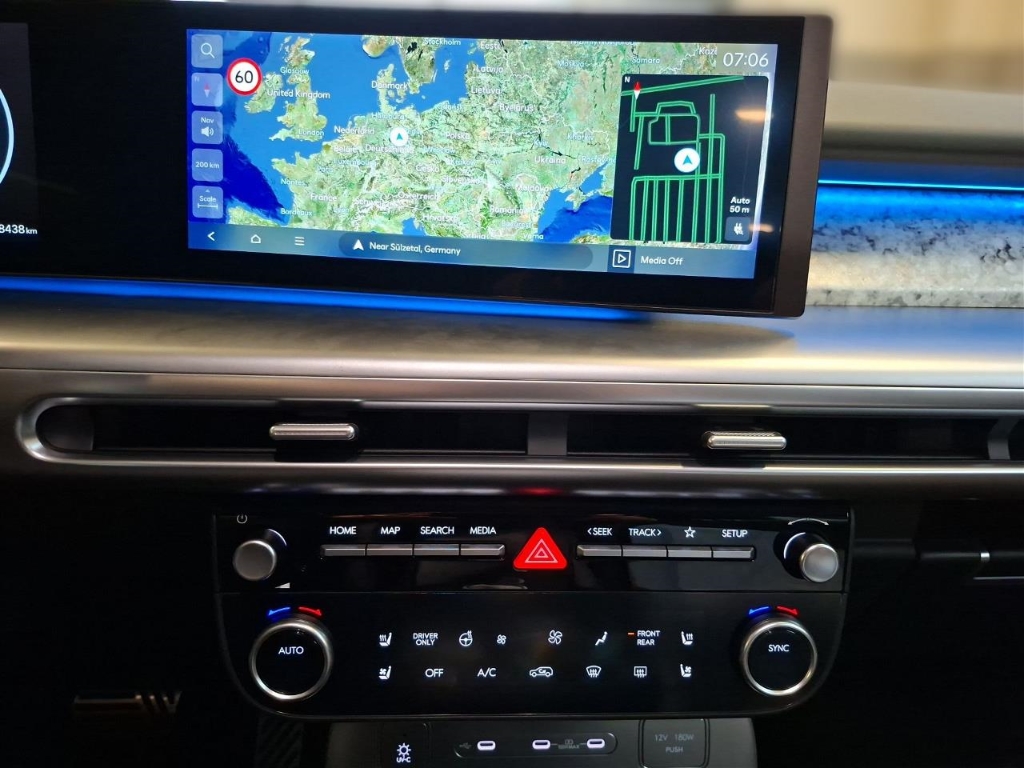 Fahrzeugabbildung Hyundai IONIQ 9 110 kWh 4WD Performance UNIQ Relax AHK 6-Sitze HUD Niveau El. Fondsitzverst.