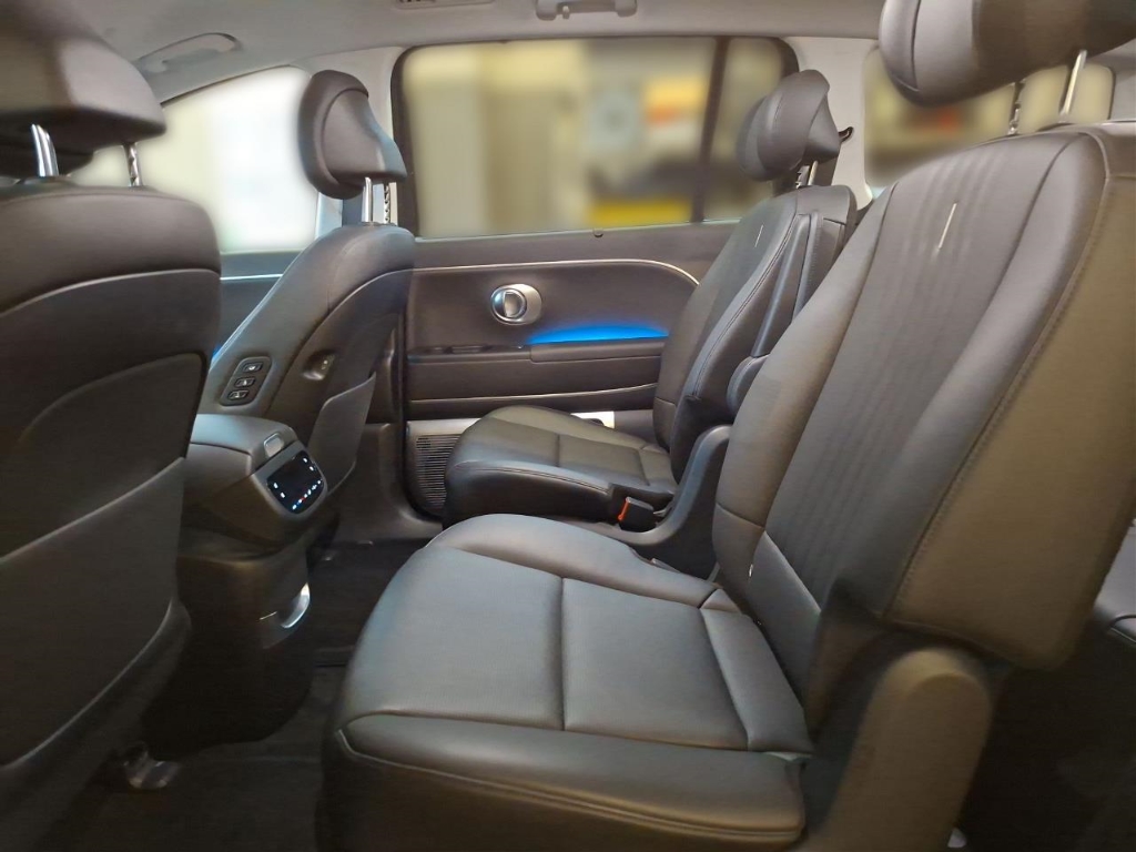 Fahrzeugabbildung Hyundai IONIQ 9 110 kWh 4WD Performance UNIQ Relax AHK 6-Sitze HUD Niveau El. Fondsitzverst.