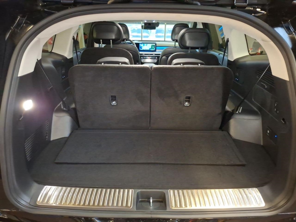 Fahrzeugabbildung Hyundai IONIQ 9 110 kWh 4WD Performance UNIQ Relax AHK 6-Sitze HUD Niveau El. Fondsitzverst.