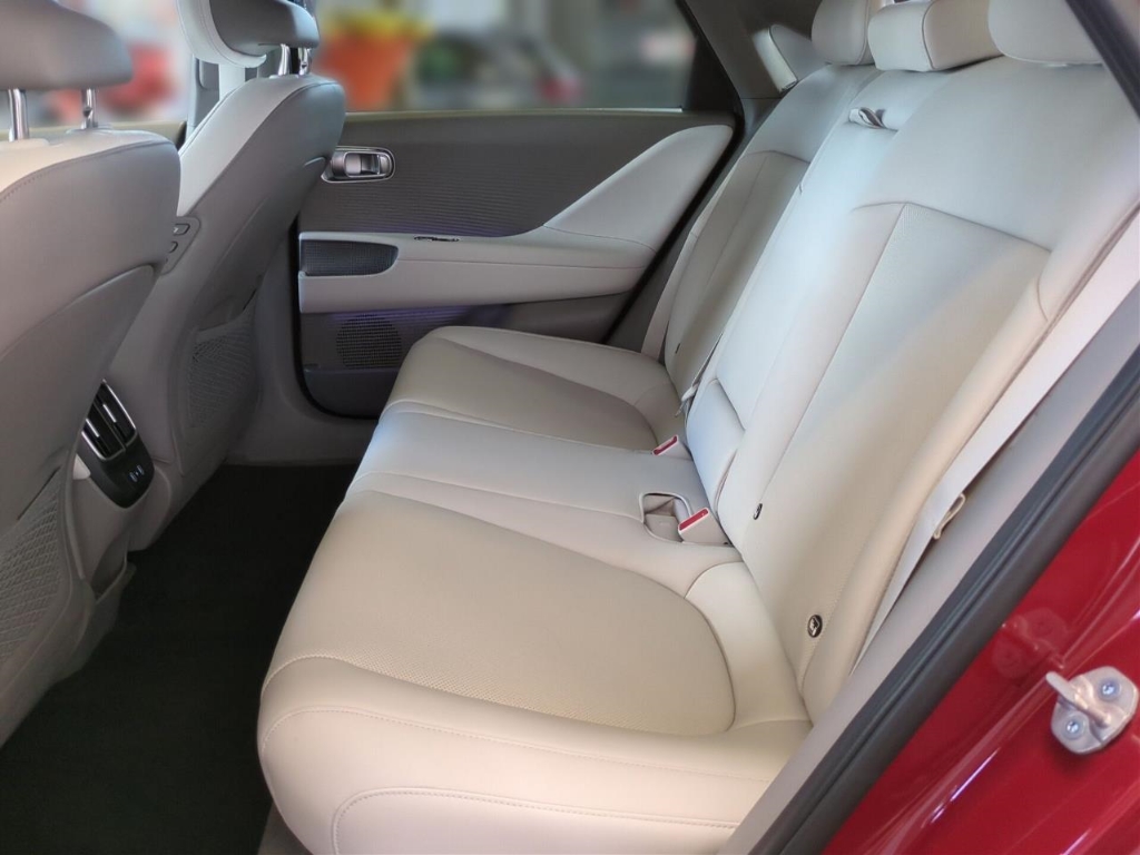 Fahrzeugabbildung Hyundai IONIQ 6 77,4kWh 4WD UNIQ 20LM HUD Navi Digitales Cockpit Memory Sitze Soundsystem