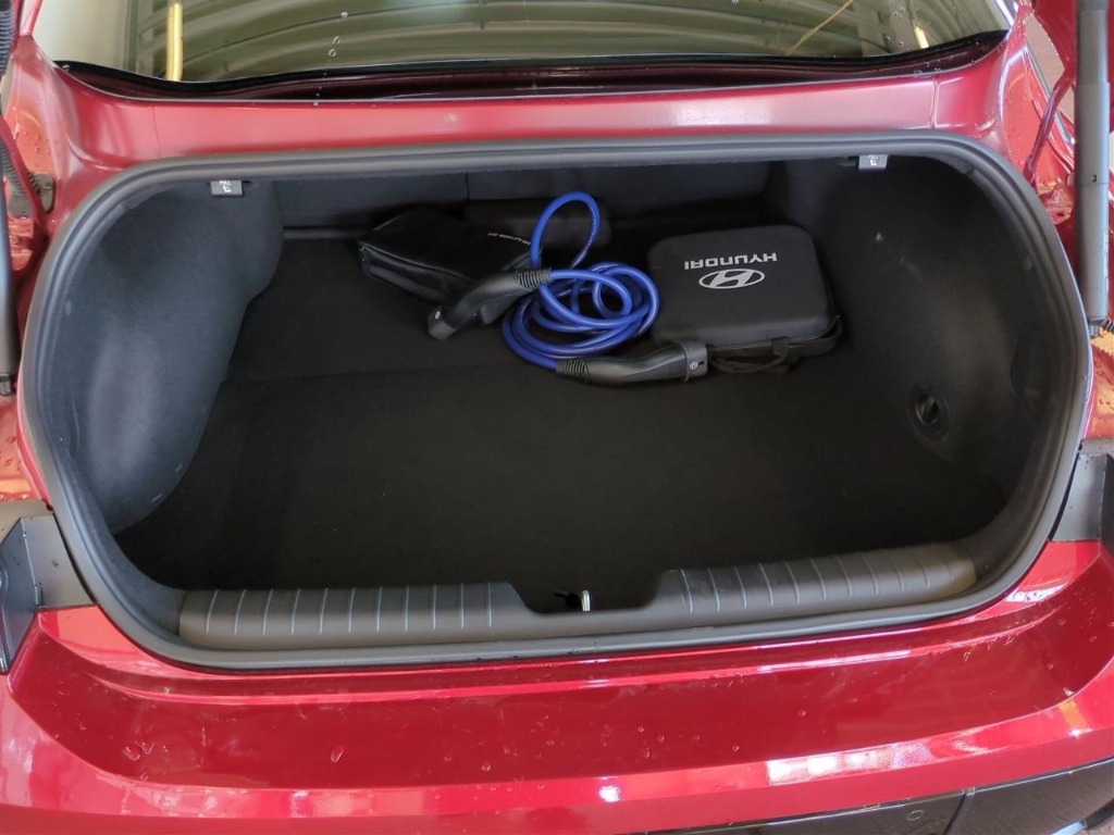 Fahrzeugabbildung Hyundai IONIQ 6 77,4kWh 4WD UNIQ 20LM HUD Navi Digitales Cockpit Memory Sitze Soundsystem