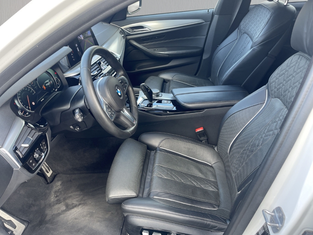 Fahrzeugabbildung BMW 520 d touring M Sport AHK LED LEDER Sitzlüftung