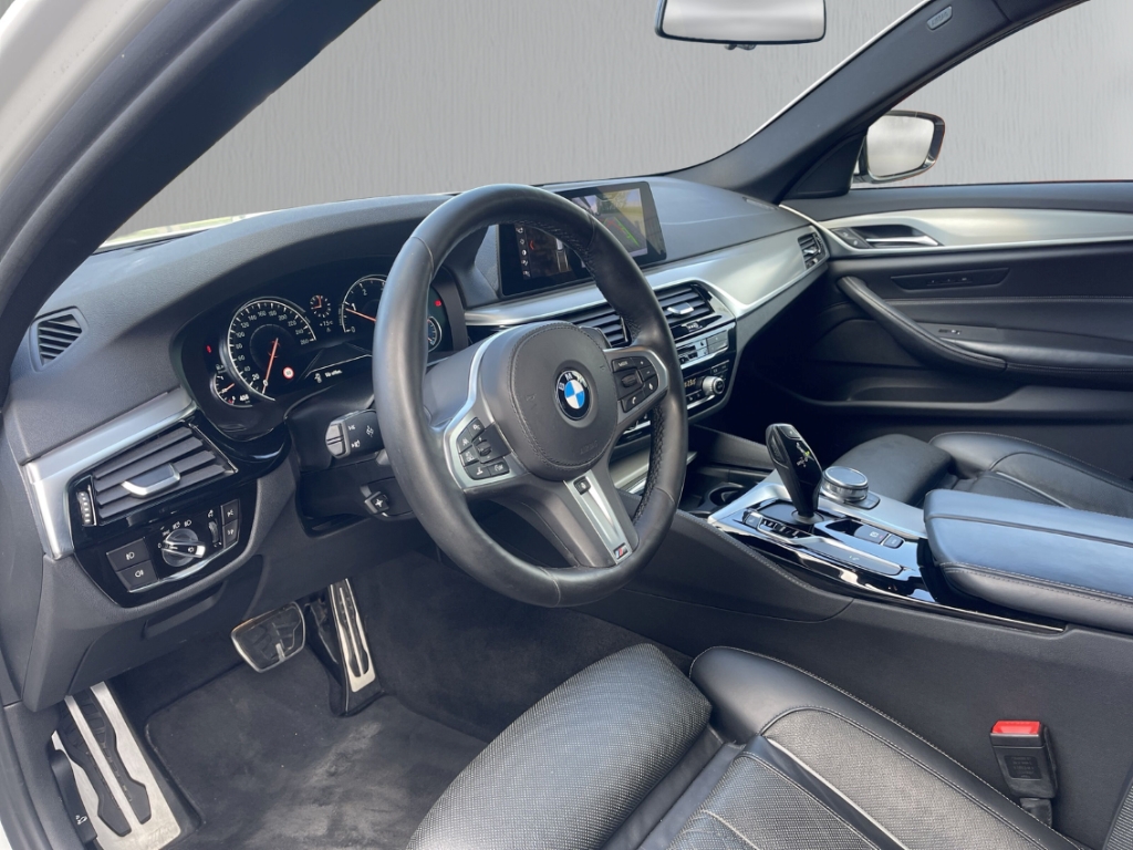 Fahrzeugabbildung BMW 520 d touring M Sport AHK LED LEDER Sitzlüftung