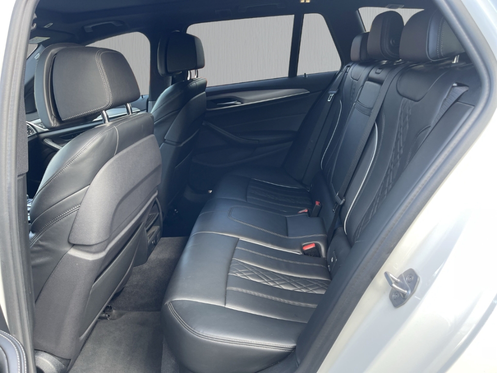 Fahrzeugabbildung BMW 520 d touring M Sport AHK LED LEDER Sitzlüftung
