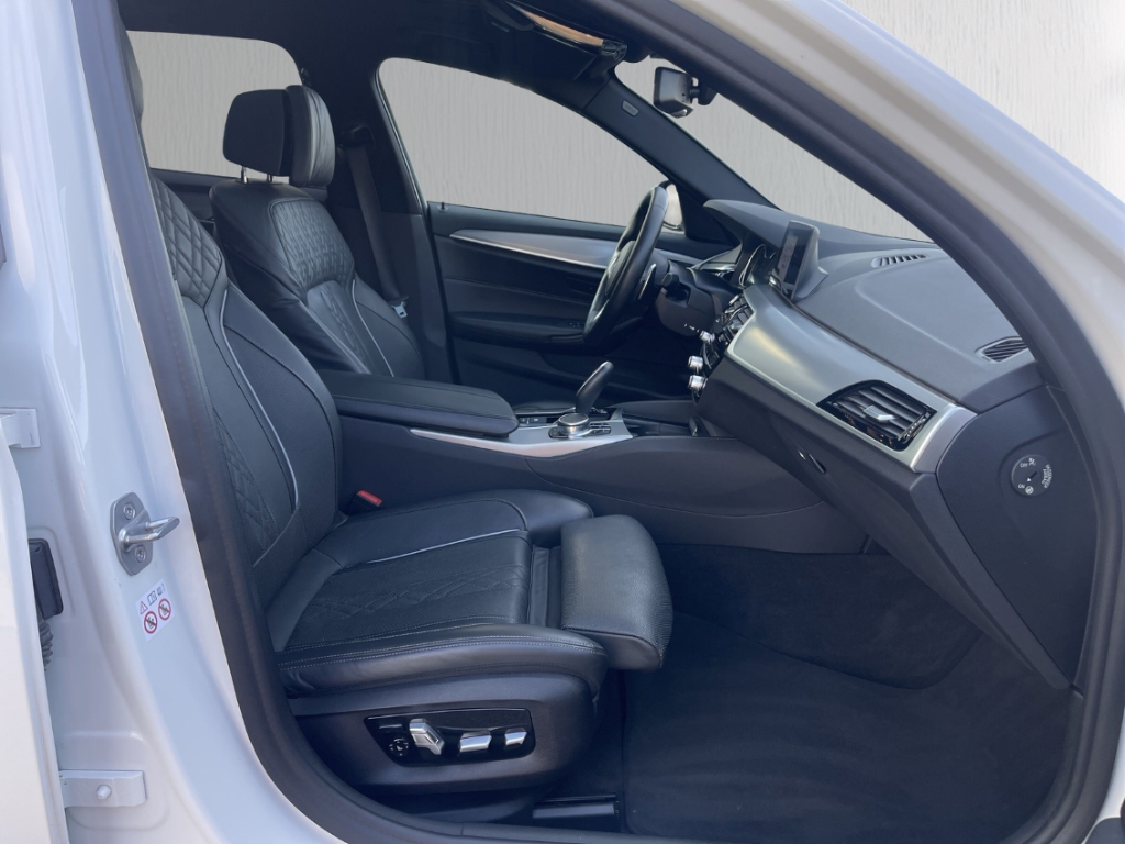 Fahrzeugabbildung BMW 520 d touring M Sport AHK LED LEDER Sitzlüftung