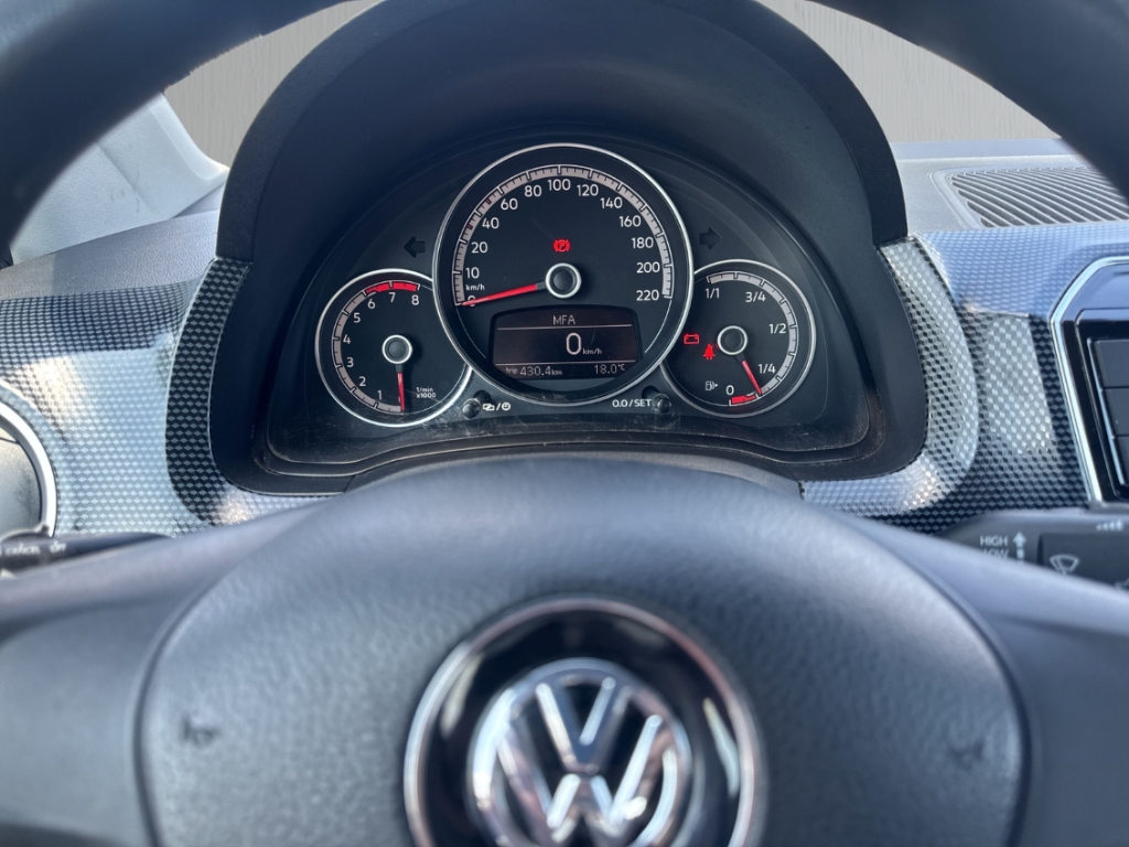Fahrzeugabbildung Volkswagen up! move 1,0 Temp Klima SHZ Color BT Regensensor RDC