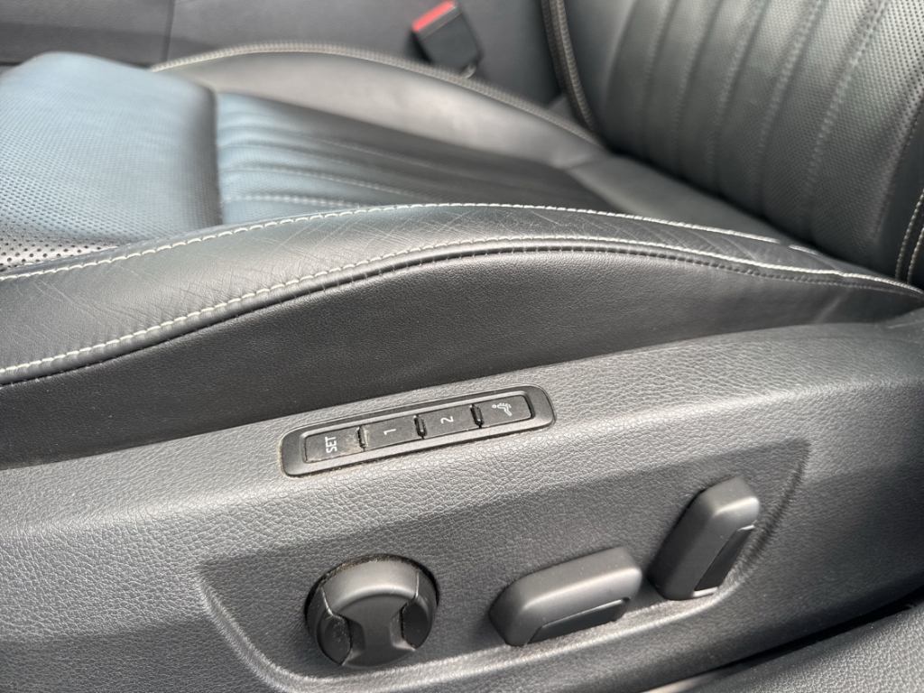 Fahrzeugabbildung SKODA Superb Combi L&K 2.0 TDI ACC SHZ PDCv+h LED Keyless Temp