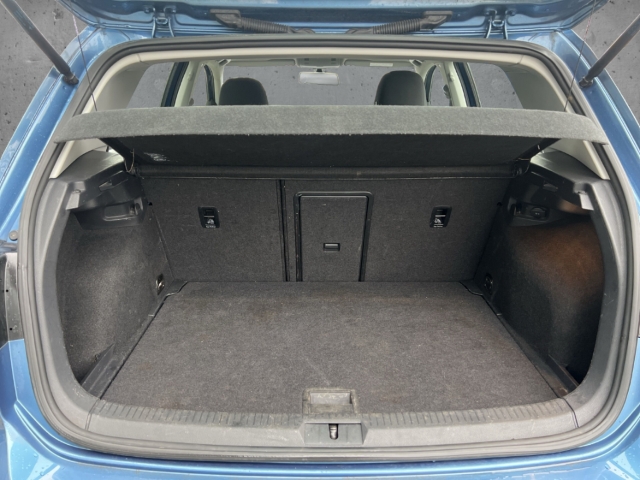 Fahrzeugabbildung Volkswagen Golf VII 1.6 TDI Comfortline SHZ NAVI PDC BLUETOOTH