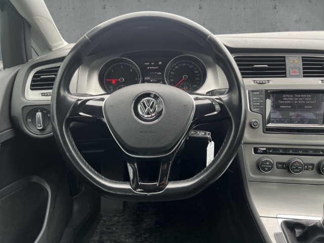 Fahrzeugabbildung Volkswagen Golf VII 1.6 TDI Comfortline SHZ NAVI PDC BLUETOOTH