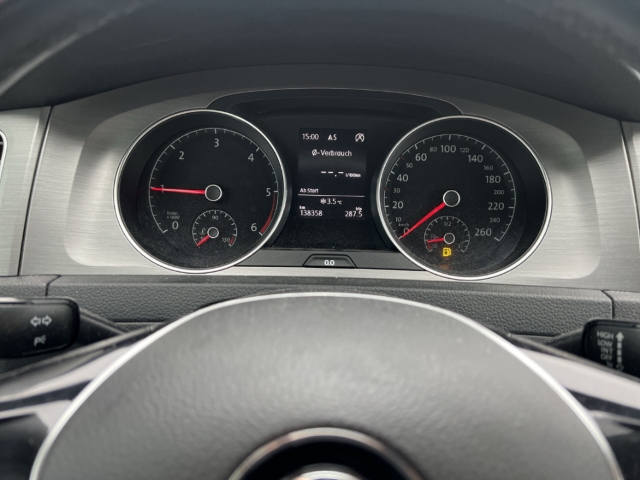 Fahrzeugabbildung Volkswagen Golf VII 1.6 TDI Comfortline SHZ NAVI PDC BLUETOOTH