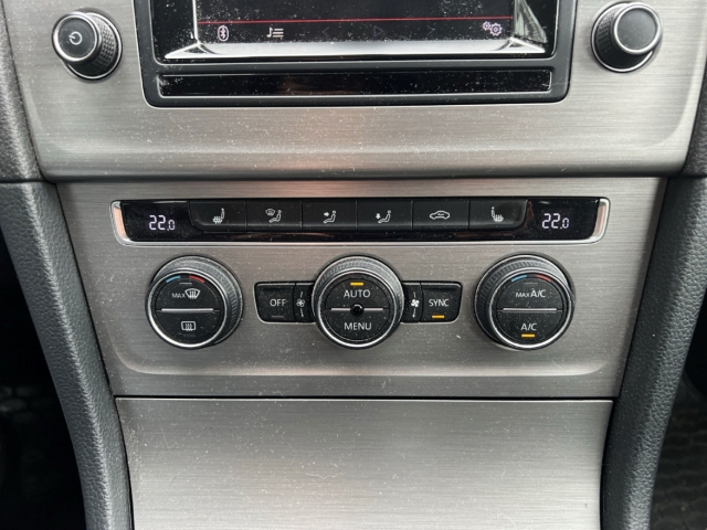 Fahrzeugabbildung Volkswagen Golf VII 1.6 TDI Comfortline SHZ NAVI PDC BLUETOOTH