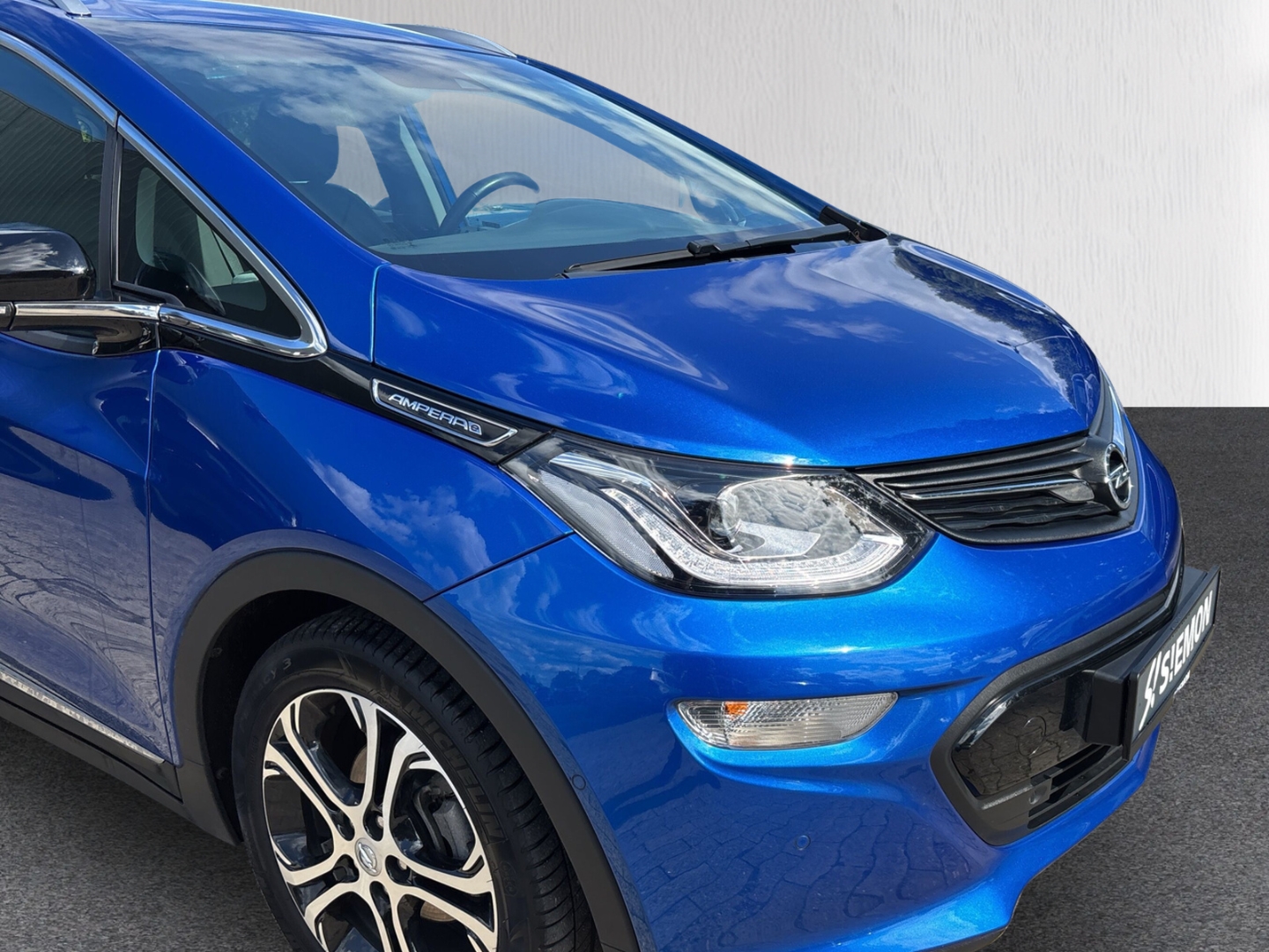 Fahrzeugabbildung Opel Ampera-e Ultimate 150kW PDC SHZ Kam Temp 8-fach
