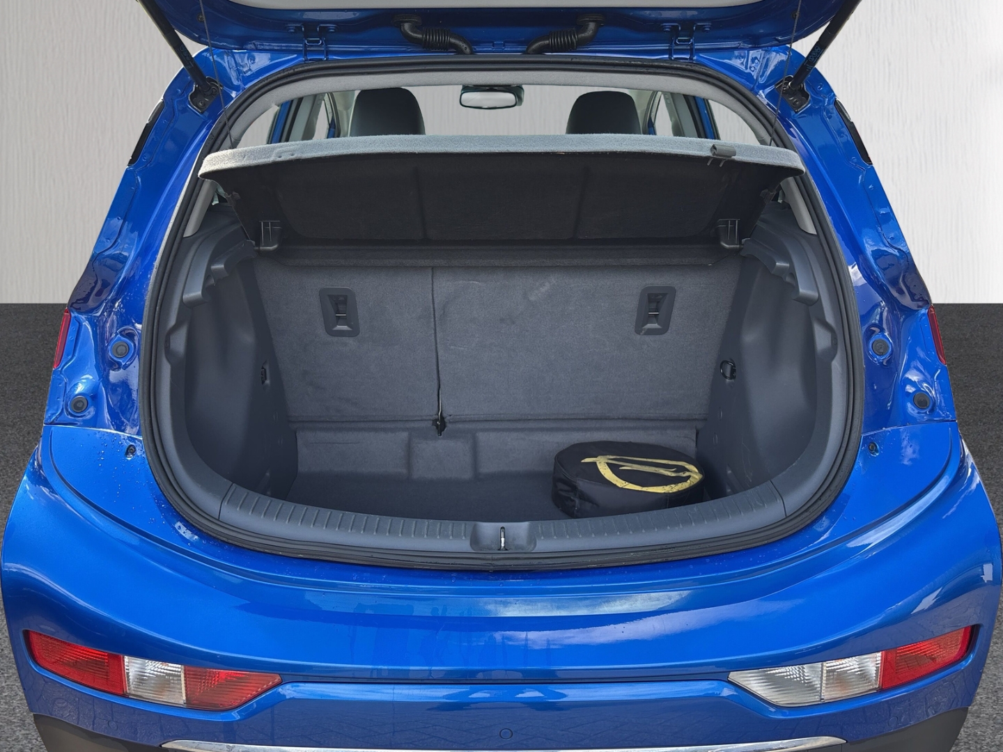 Fahrzeugabbildung Opel Ampera-e Ultimate 150kW PDC SHZ Kam Temp 8-fach