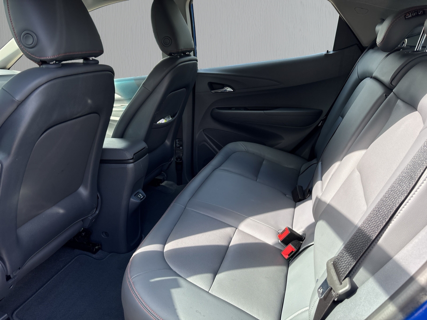 Fahrzeugabbildung Opel Ampera-e Ultimate 150kW PDC SHZ Kam Temp 8-fach