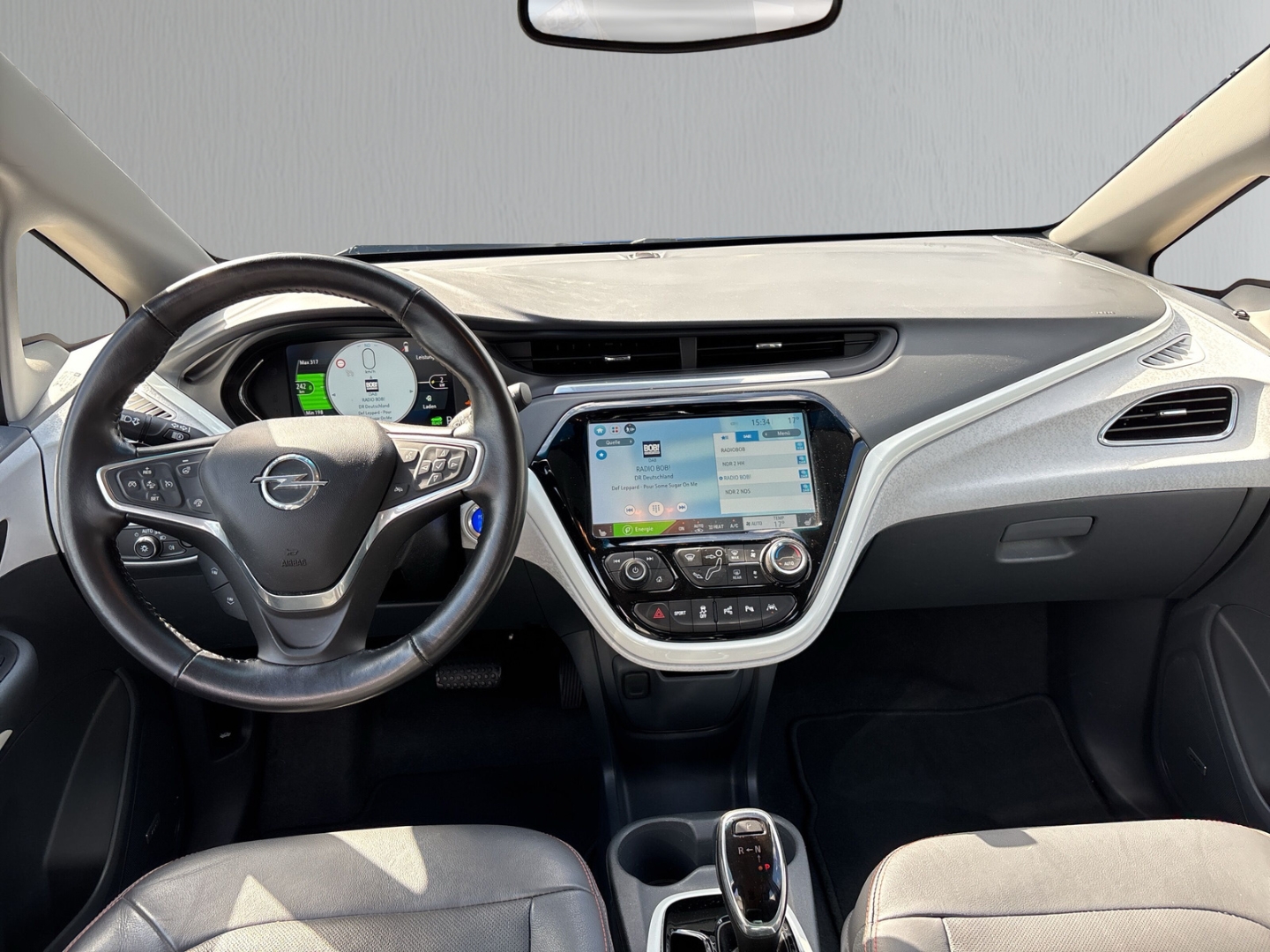 Fahrzeugabbildung Opel Ampera-e Ultimate 150kW PDC SHZ Kam Temp 8-fach