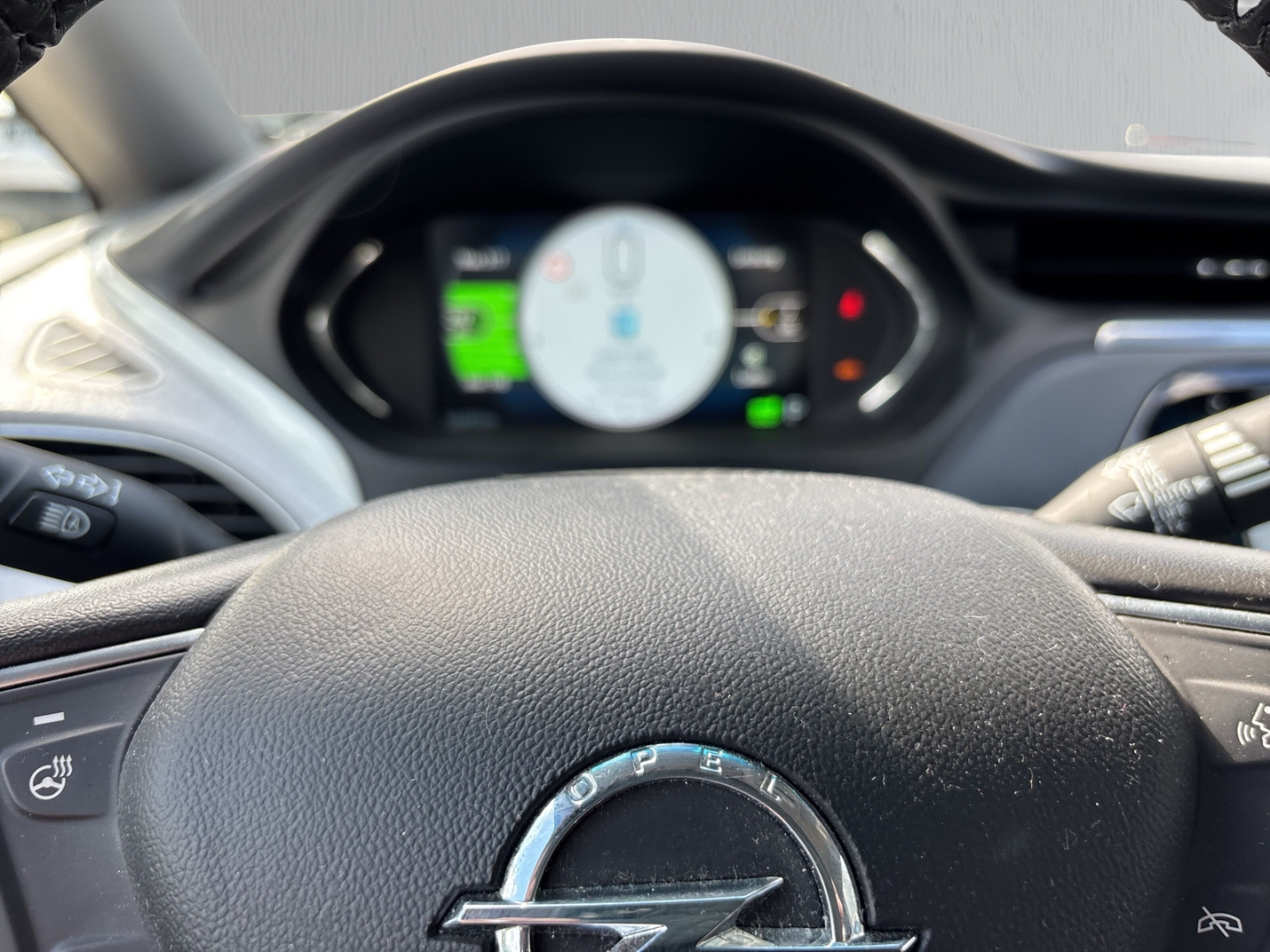 Fahrzeugabbildung Opel Ampera-e Ultimate 150kW PDC SHZ Kam Temp 8-fach
