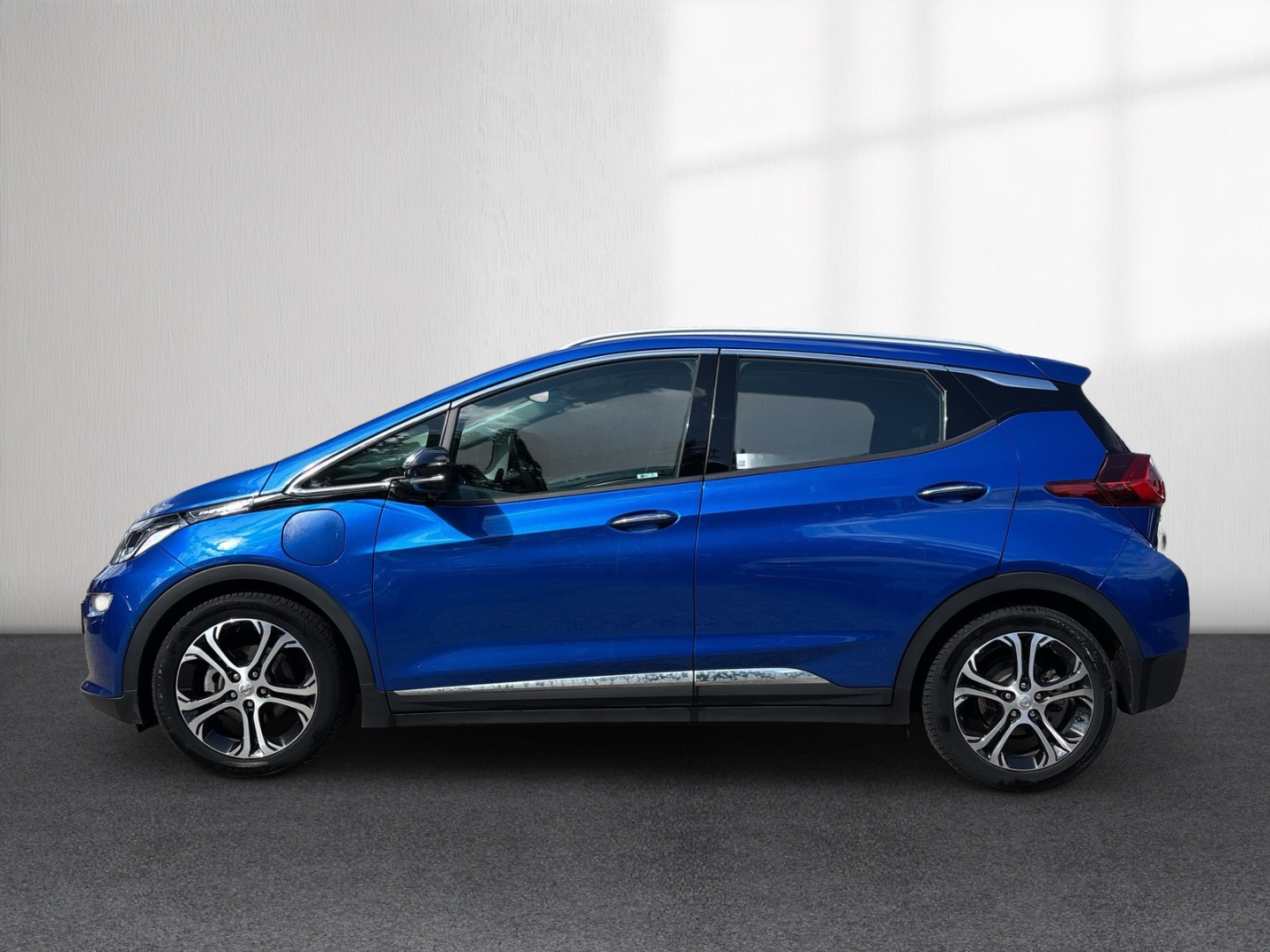 Fahrzeugabbildung Opel Ampera-e Ultimate 150kW PDC SHZ Kam Temp 8-fach
