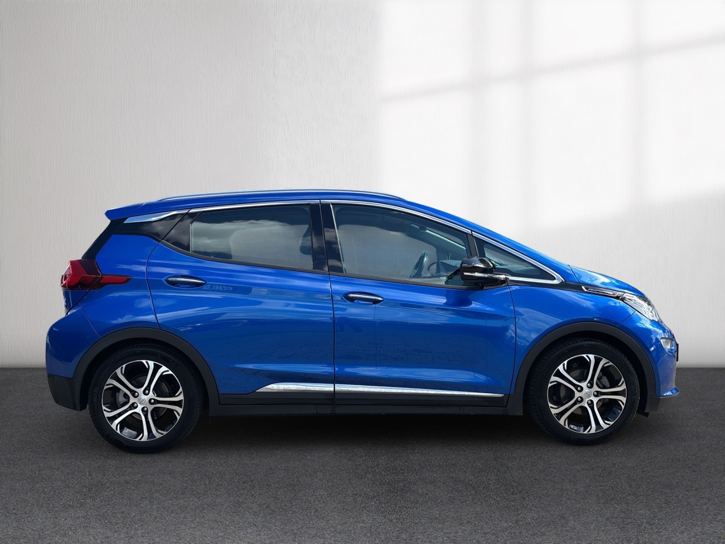Fahrzeugabbildung Opel Ampera-e Ultimate 150kW PDC SHZ Kam Temp 8-fach