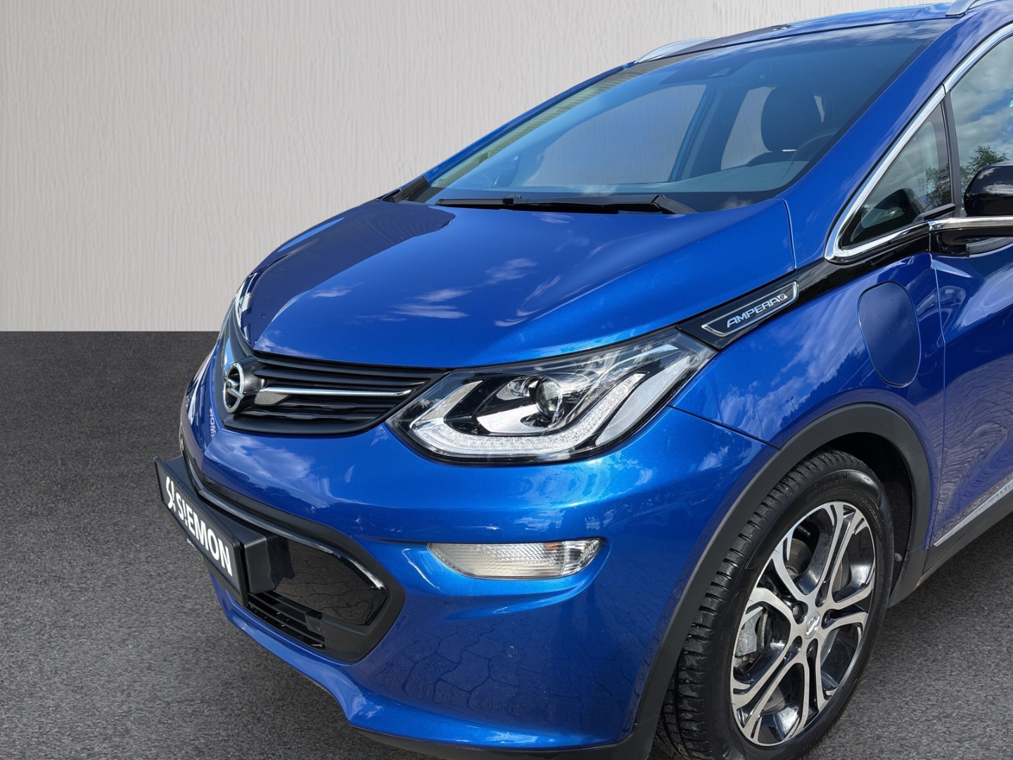 Fahrzeugabbildung Opel Ampera-e Ultimate 150kW PDC SHZ Kam Temp 8-fach