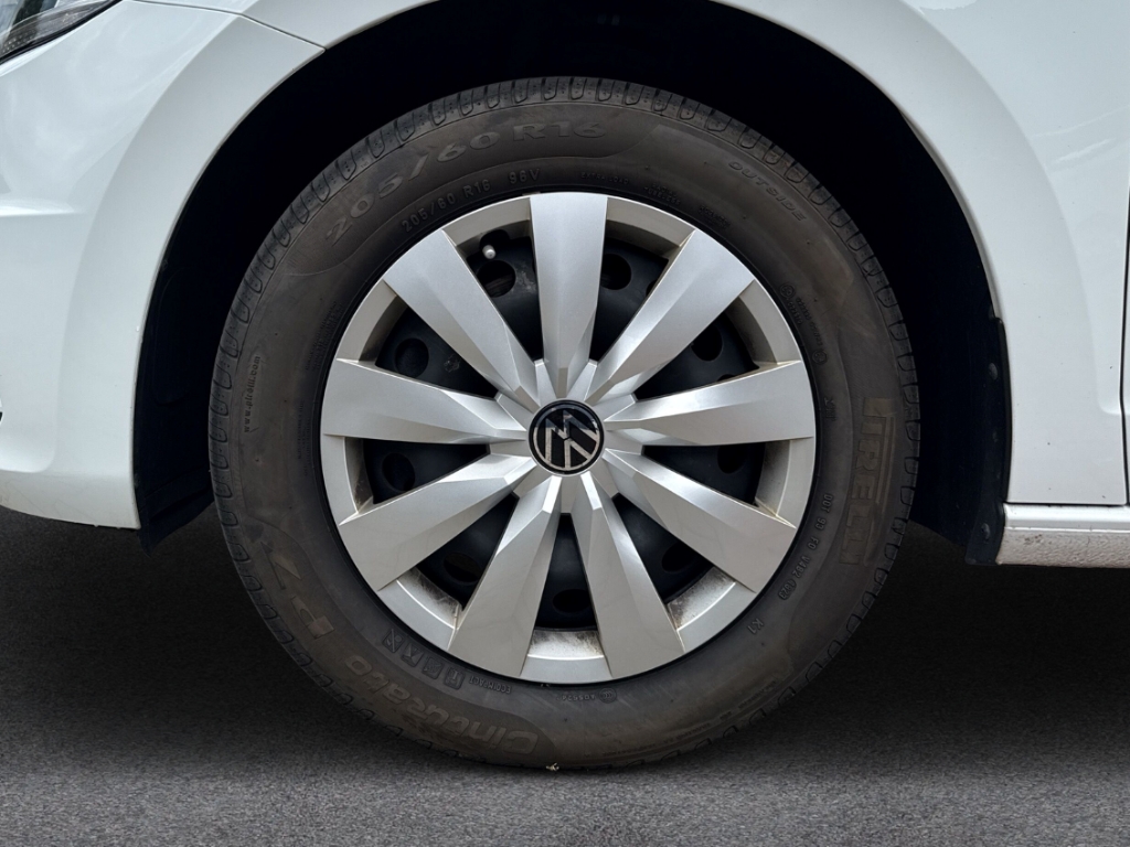 Fahrzeugabbildung Volkswagen Touran 1.5 TSI DSG 7Sitze AHK ACC RKam BlindSpot Comfortline