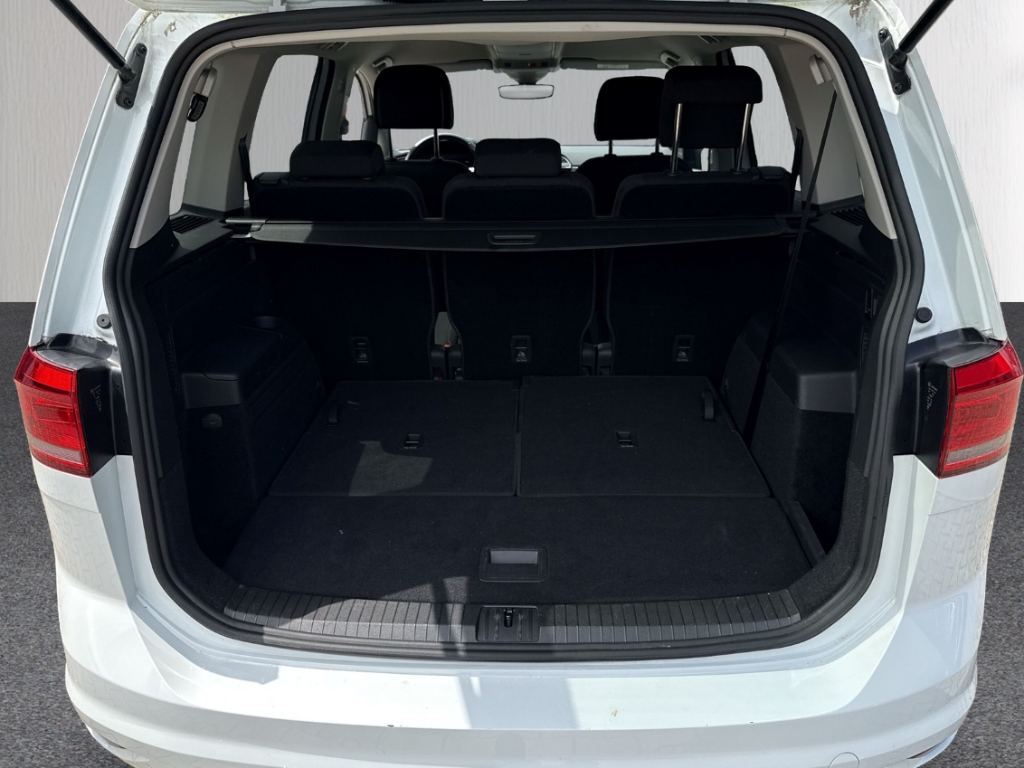 Fahrzeugabbildung Volkswagen Touran 1.5 TSI DSG 7Sitze AHK ACC RKam BlindSpot Comfortline
