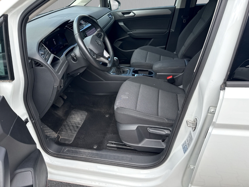 Fahrzeugabbildung Volkswagen Touran 1.5 TSI DSG 7Sitze AHK ACC RKam BlindSpot Comfortline
