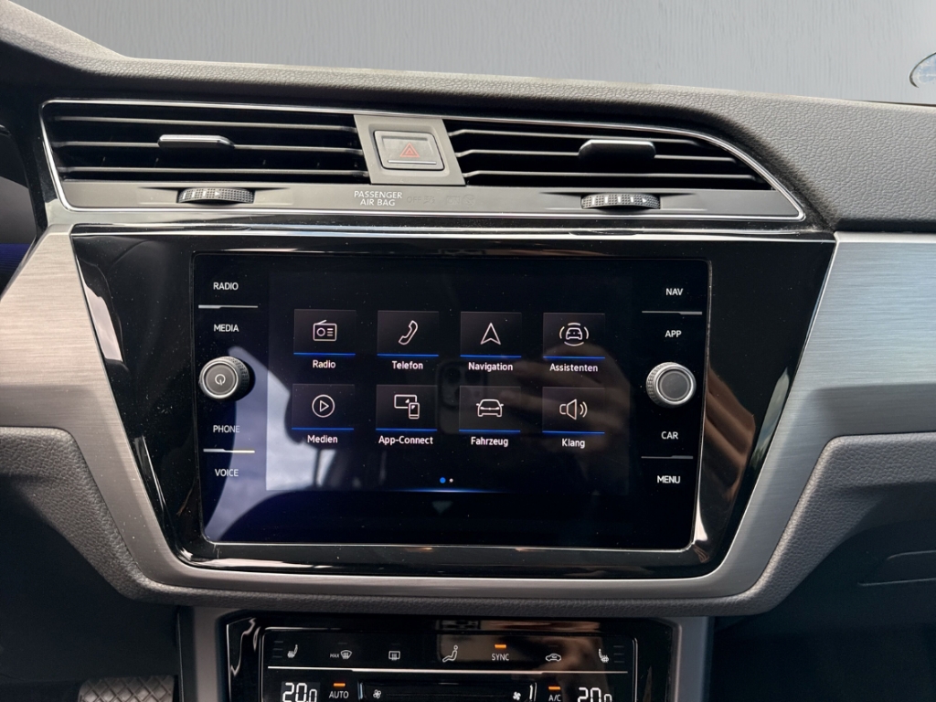 Fahrzeugabbildung Volkswagen Touran 1.5 TSI DSG 7Sitze AHK ACC RKam BlindSpot Comfortline
