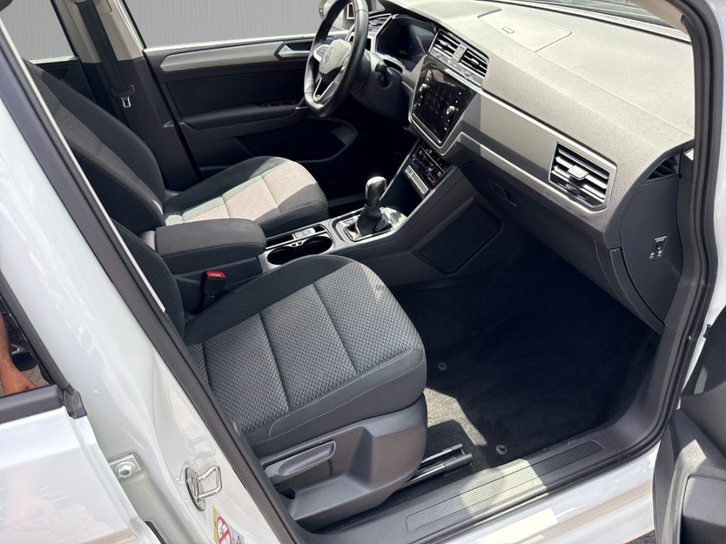 Fahrzeugabbildung Volkswagen Touran 1.5 TSI DSG 7Sitze AHK ACC RKam BlindSpot Comfortline