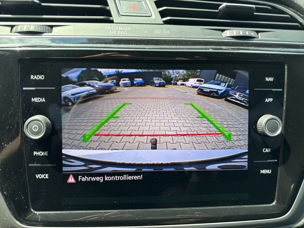 Fahrzeugabbildung Volkswagen Touran 1.5 TSI DSG 7Sitze AHK ACC RKam BlindSpot Comfortline