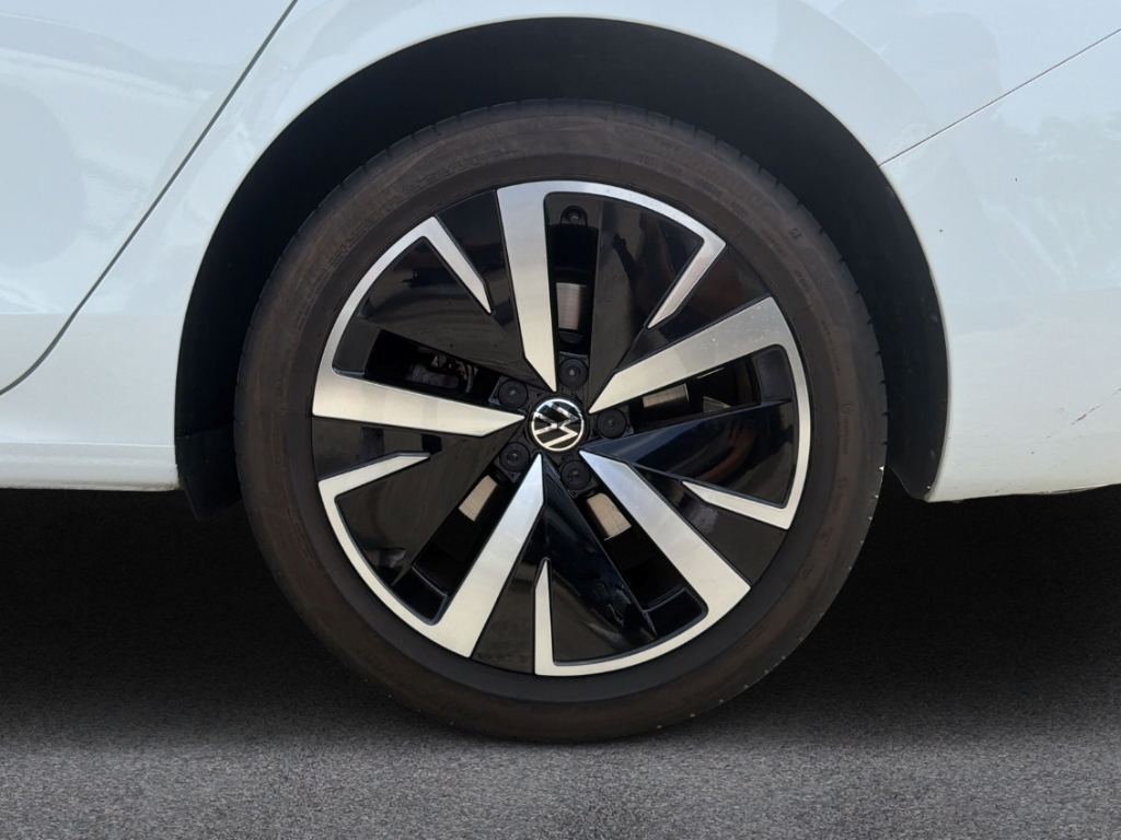 Fahrzeugabbildung Volkswagen Passat Variant 1.5eTSI DSG Business AHK Navi Kam