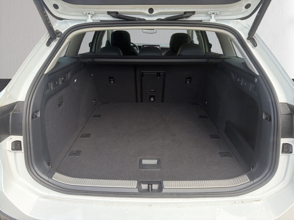 Fahrzeugabbildung Volkswagen Passat Variant 1.5eTSI DSG Business AHK Navi Kam