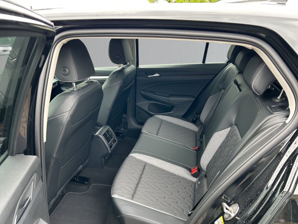 Fahrzeugabbildung Volkswagen Golf TDI SCR DSG ENERGY Navi AHK GJR