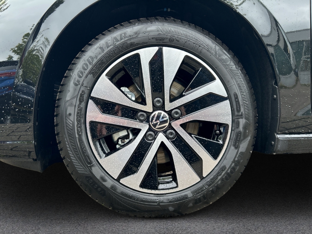 Fahrzeugabbildung Volkswagen Golf TDI SCR DSG ENERGY Navi AHK GJR
