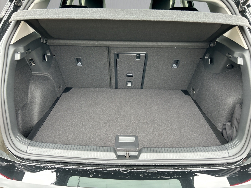 Fahrzeugabbildung Volkswagen Golf TDI SCR DSG ENERGY Navi AHK GJR