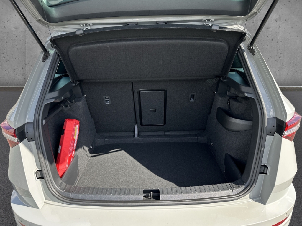 Fahrzeugabbildung SKODA Karoq Sportline 1.5 TSI Freisprech Temp PDC SHZ