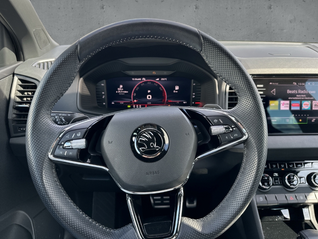 Fahrzeugabbildung SKODA Karoq Sportline 1.5 TSI Freisprech Temp PDC SHZ