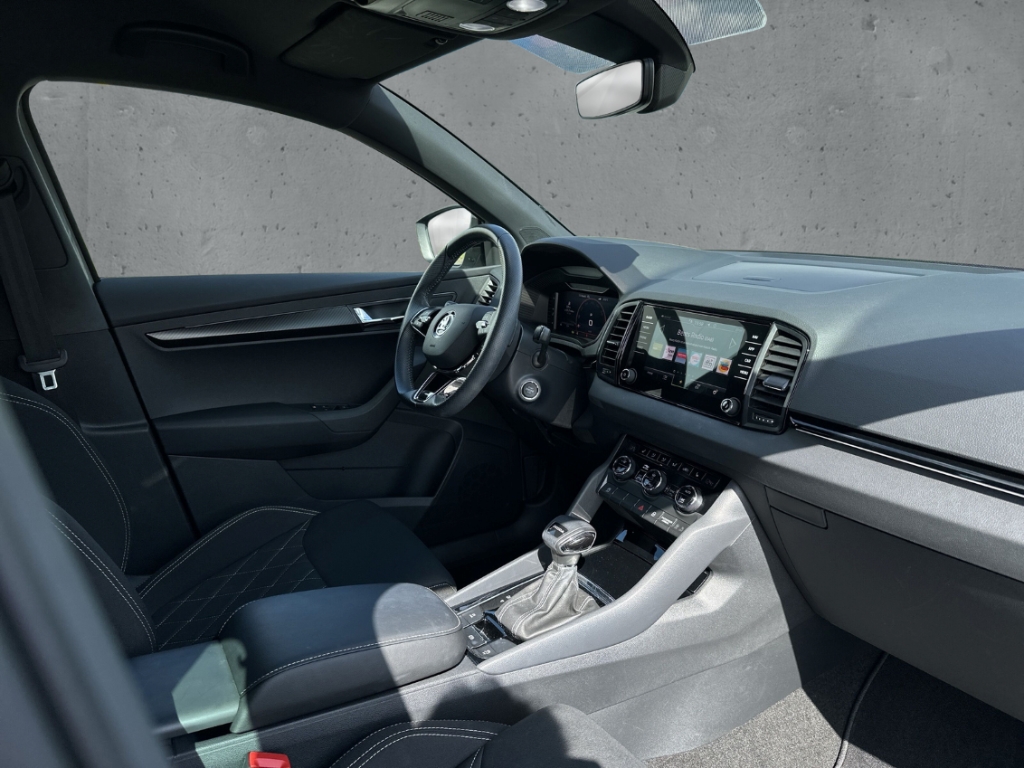 Fahrzeugabbildung SKODA Karoq Sportline 1.5 TSI Freisprech Temp PDC SHZ