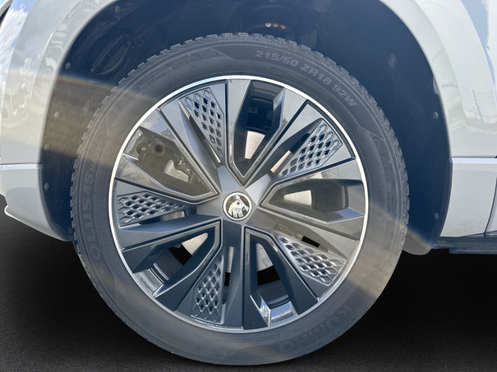 Fahrzeugabbildung SKODA Karoq Sportline 1.5 TSI Freisprech Temp PDC SHZ