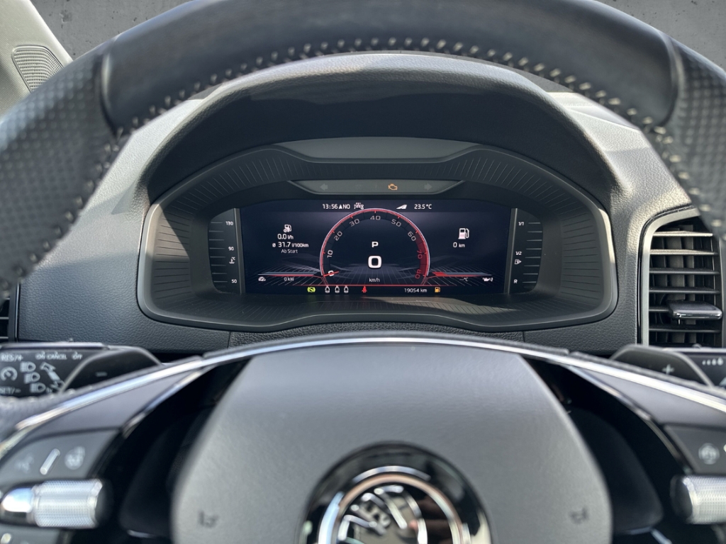 Fahrzeugabbildung SKODA Karoq Sportline 1.5 TSI Freisprech Temp PDC SHZ