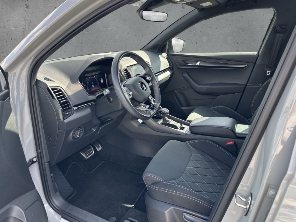 Fahrzeugabbildung SKODA Karoq Sportline 1.5 TSI Freisprech Temp PDC SHZ