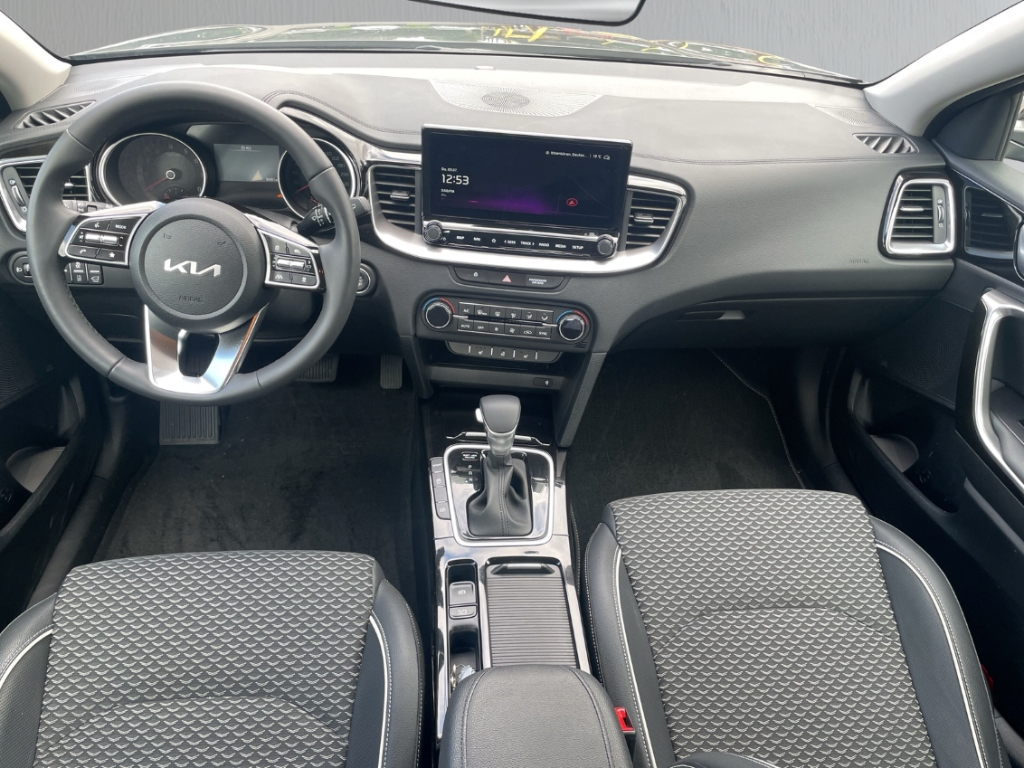 Fahrzeugabbildung Kia XCee'd 1.5T-GDI DCT Spirit Xclusive AHK Navi RKam