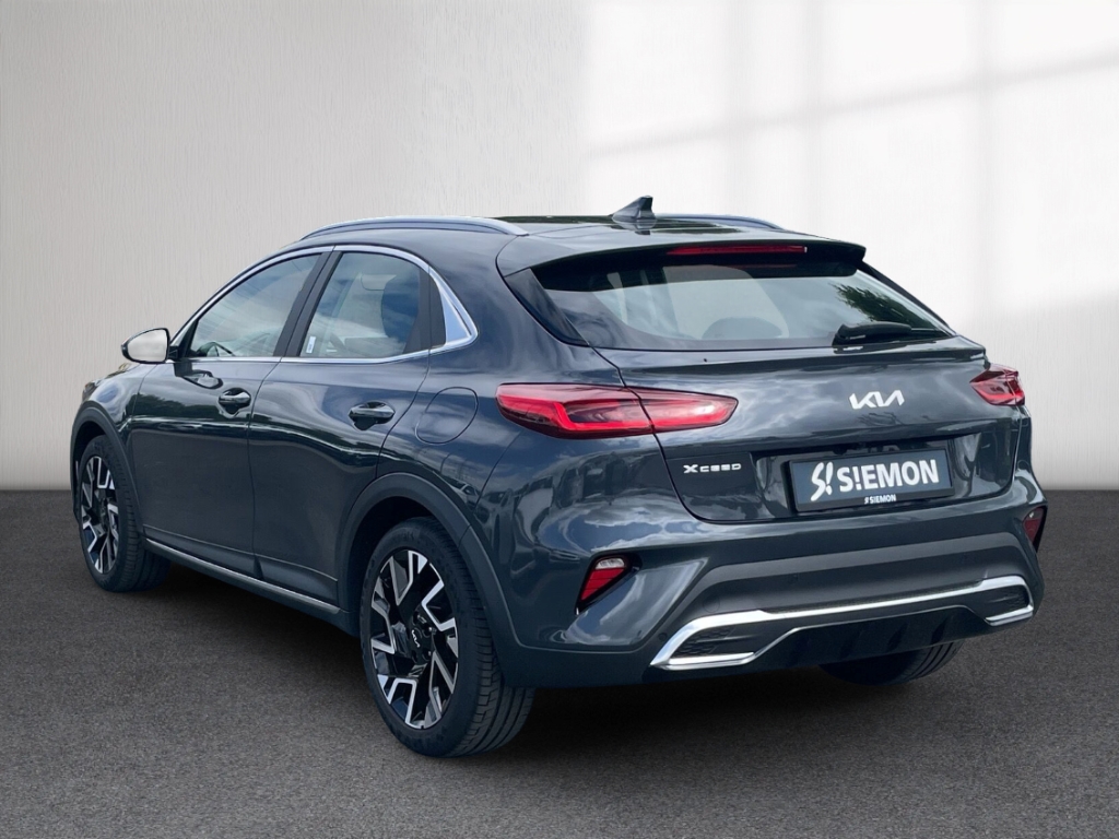 Fahrzeugabbildung Kia XCee'd 1.5T-GDI DCT Spirit Xclusive AHK Navi RKam