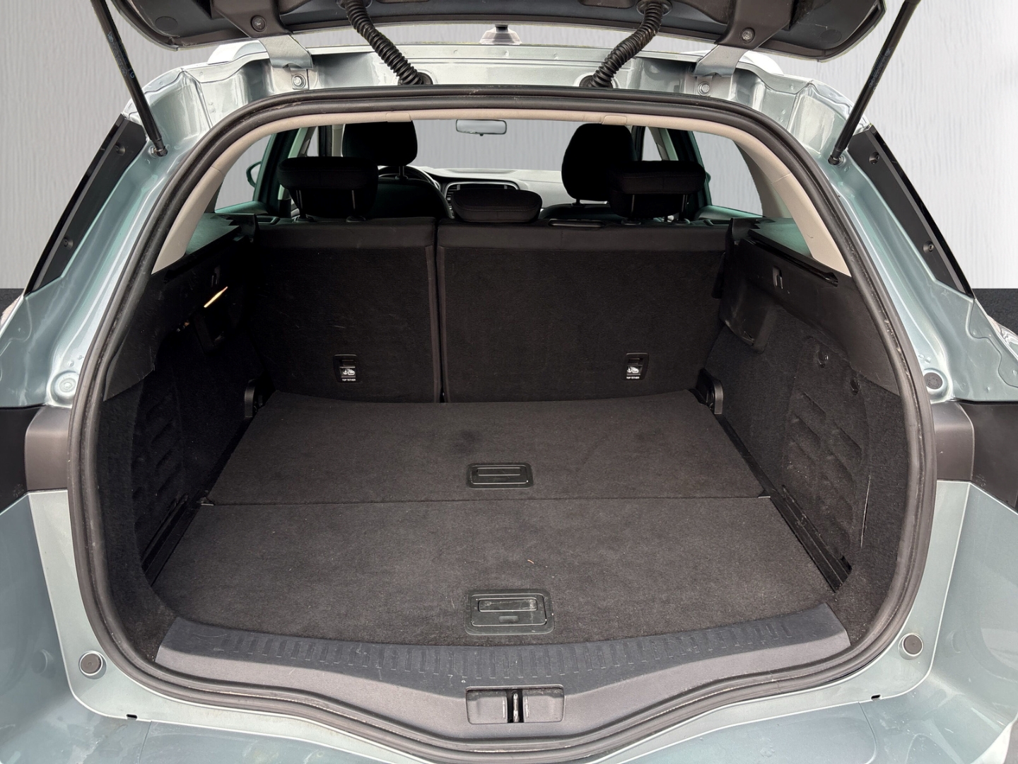 Fahrzeugabbildung Renault Megane IV Grandtour Navi SHZ Radio DAB LHZ PDC