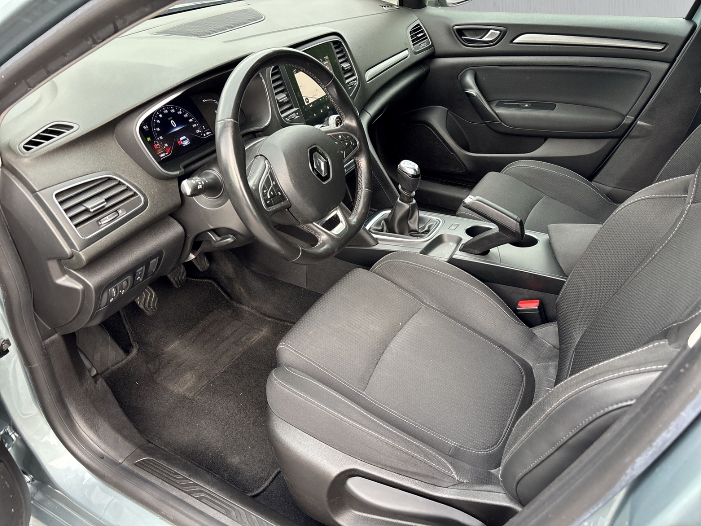 Fahrzeugabbildung Renault Megane IV Grandtour Navi SHZ Radio DAB LHZ PDC